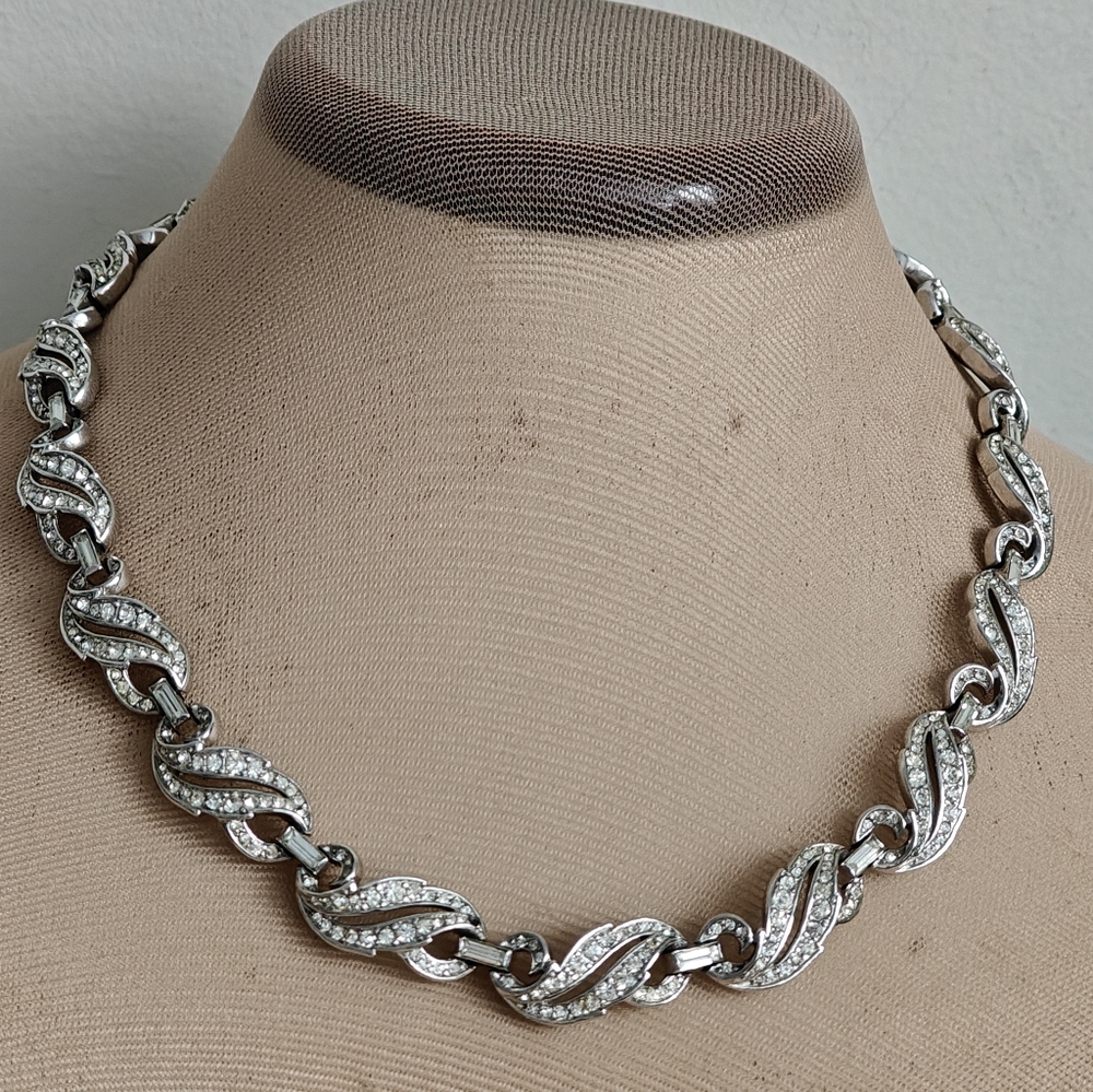 Sparkly Vintage Trifari Silver Tone Rhodium Plated Clear Crystals Necklace